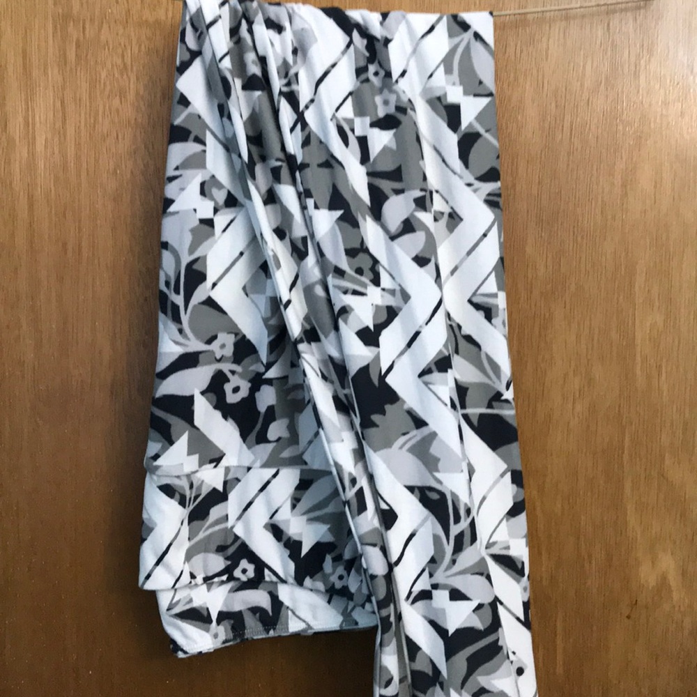 Never worn TC lularoe leggings